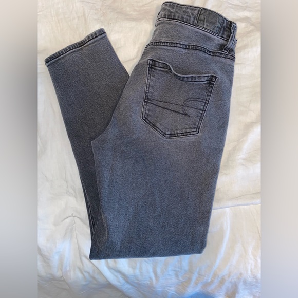 American Eagle Mom Jeans (size 6) - Picture 2 of 2